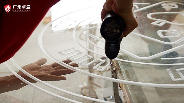 卓盛標(biāo)識-霓虹燈組裝細(xì)節(jié) 卓盛標(biāo)識-霓虹燈組裝細(xì)節(jié)